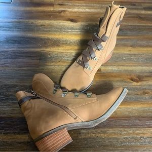 Korks Reese Tan Dark Brown Nubuck Modern Short Riding Boot Size  NWOB 7.5